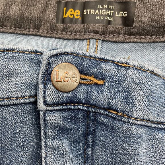 Lee Women's Slim Fit Straight Leg Jeans Mid Rise Size 18M Light Wash - Picture 10 of 10